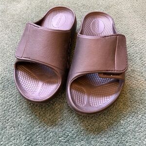 OOFOS OOahh Sport Flex Slide Sandals (Size 8) Black